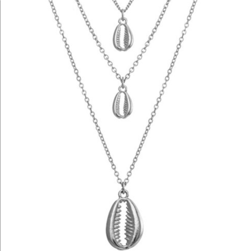 Silvertone Cowrie Shell 🐚 Pendant